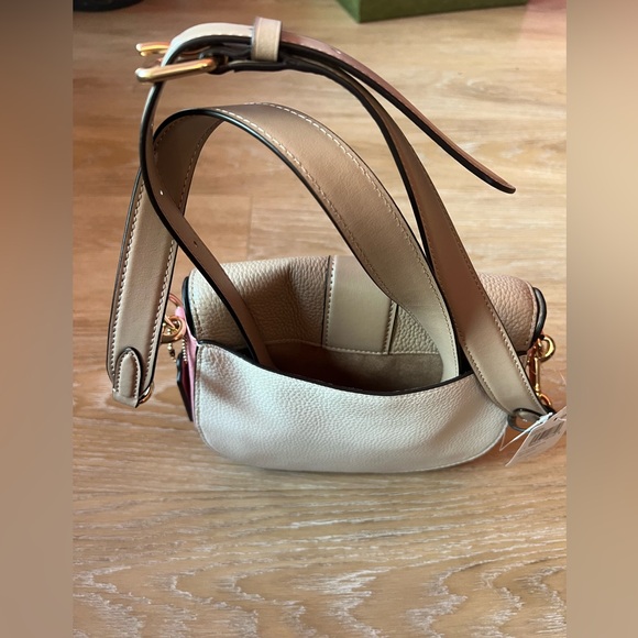 Coach - Picture 2 of 6